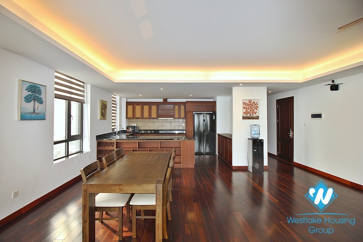 A lake view 3 bedroom apartment in Tu hoa, Tayho, Hanoi